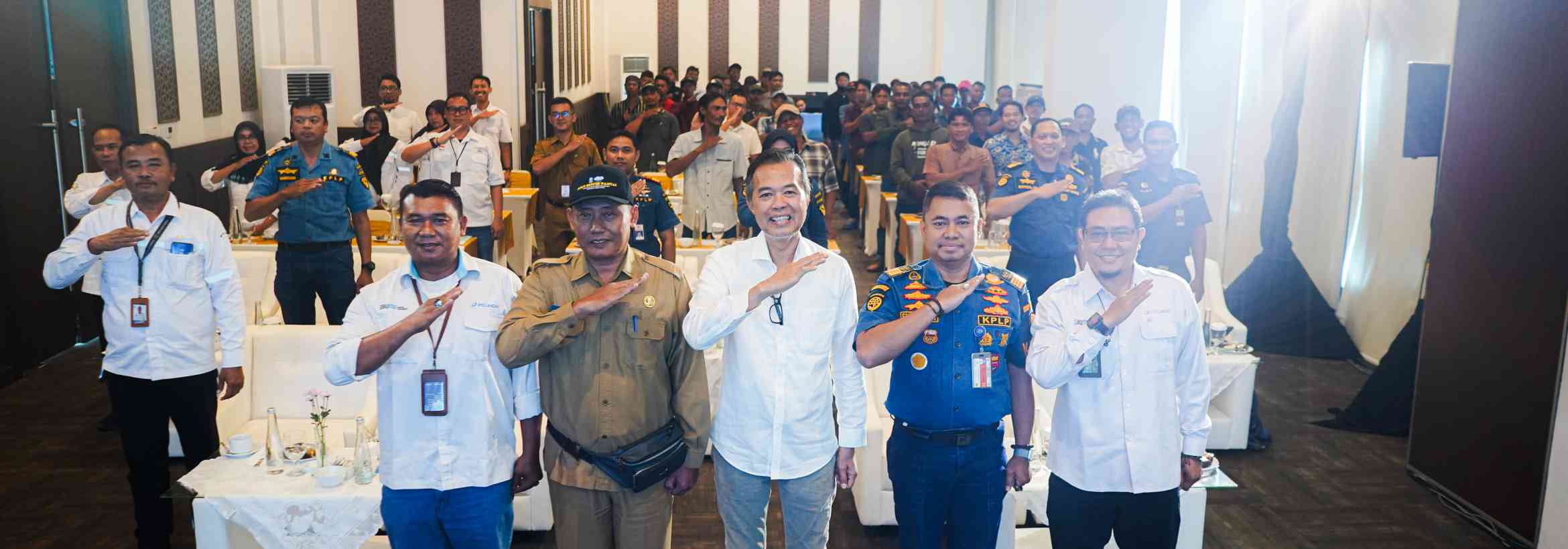 A photo of the sailing safety awareness campaign for fishermen in Gresik, organized by PT Alur Pelayaran Barat Surabaya (APBS).